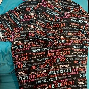 I’m selling acute two-piece graphic set with shorts and an oversize T.